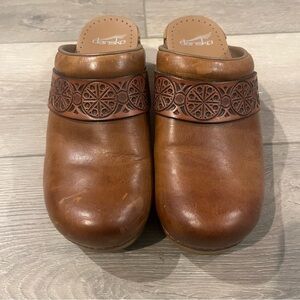 Dansko Saundra Brown Leather Clogs • Women’s Sz 38